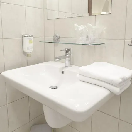 H6 Major Travel & Business, Free Parking