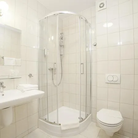 H6 Major Travel & Business, Free Parking 3* Krakkó