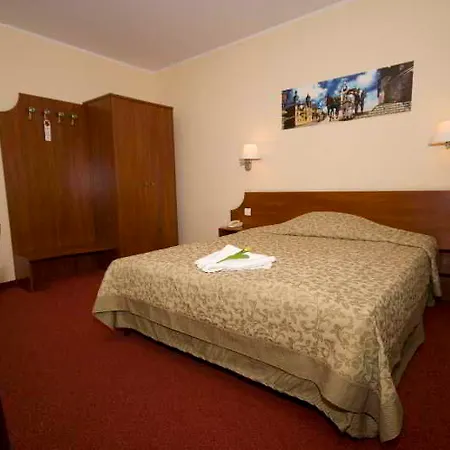H6 Major Travel & Business, Free Parking מלון