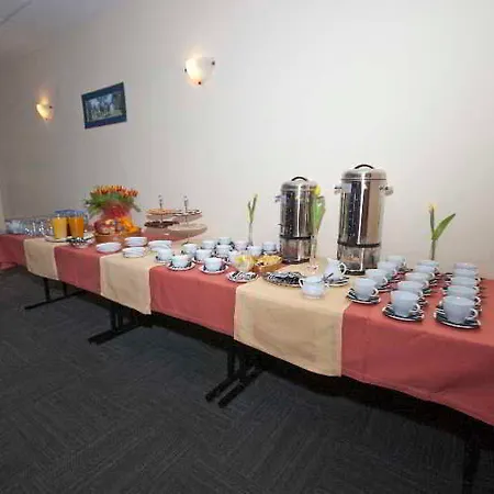 Hotell H6 Major Travel & Business, Free Parking 3*