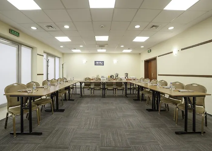 H6 Major Travel & Business, Free Parking Cracóvia