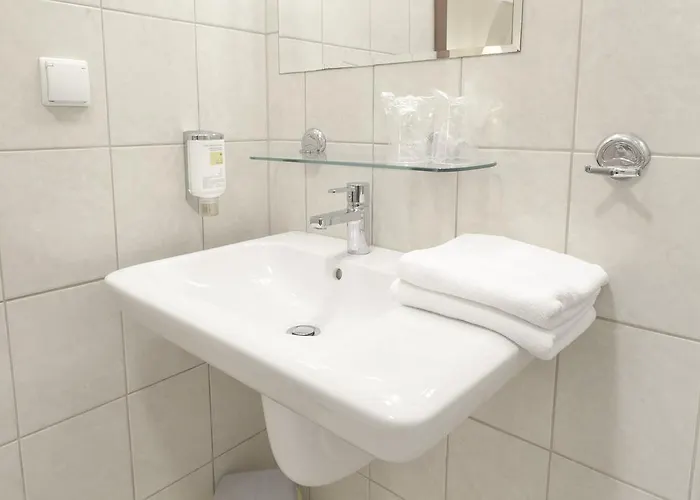 H6 Major Travel & Business, Free Parking