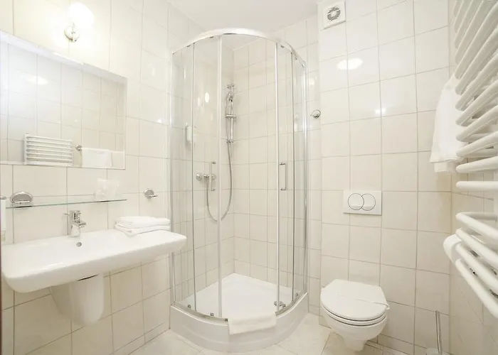 H6 Major Travel & Business, Free Parking 3* Cracóvia