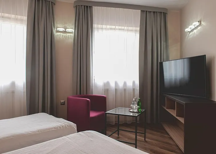 H6 Major Travel & Business, Free Parking