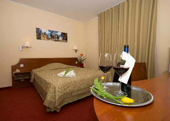 Hotel H6 Major Travel & Business, Free Parking Cracóvia